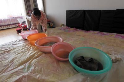 裕民楼上漏水，住户失联，小区没物管，业主维权难！律师来支招……
